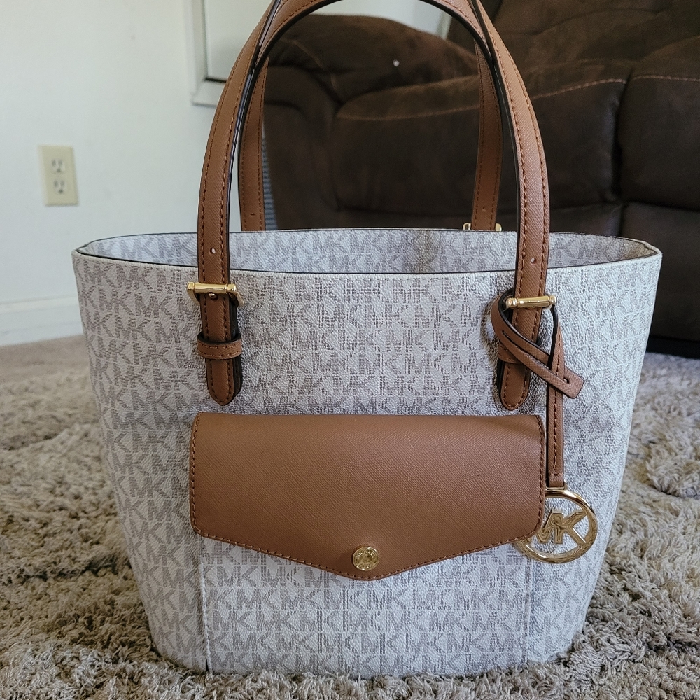 Michael kors tote